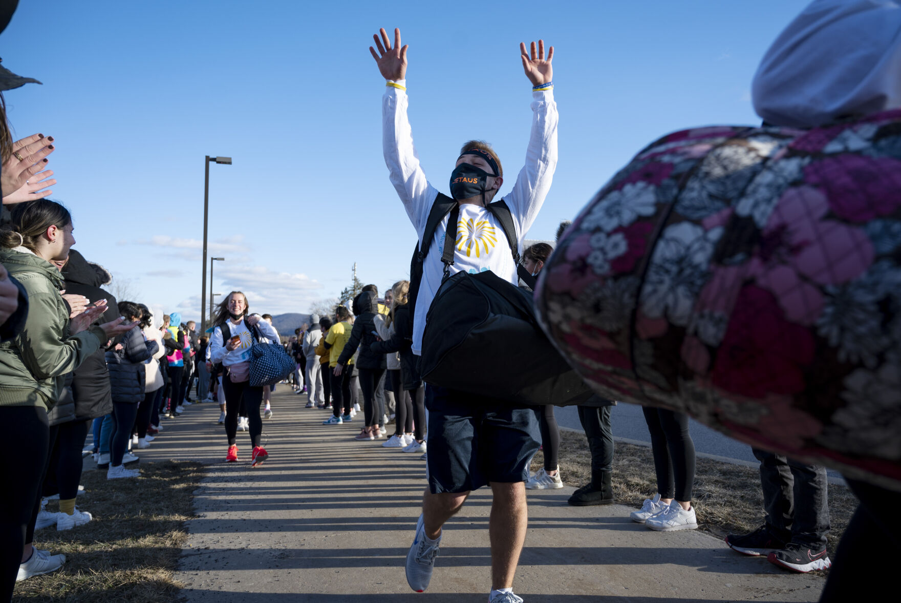 THON 2022, human tunnel dancer entrance